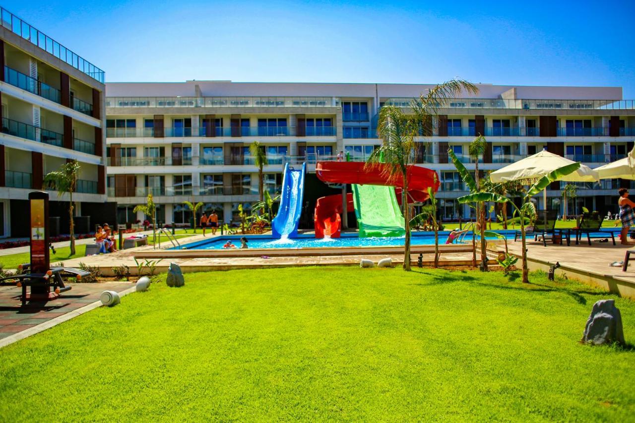 Courtyard Long Beach Holiday Resort Iskele District  المظهر الخارجي الصورة