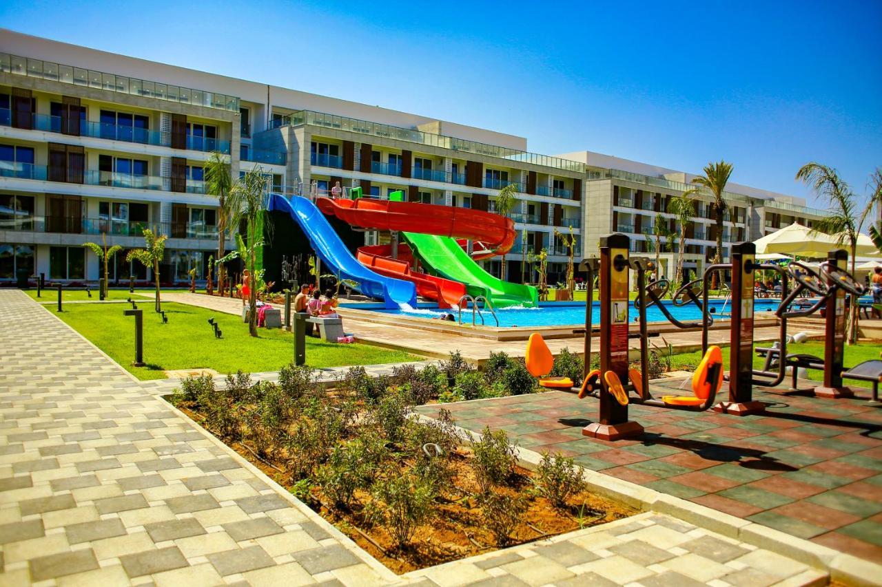 Courtyard Long Beach Holiday Resort Iskele District  المظهر الخارجي الصورة