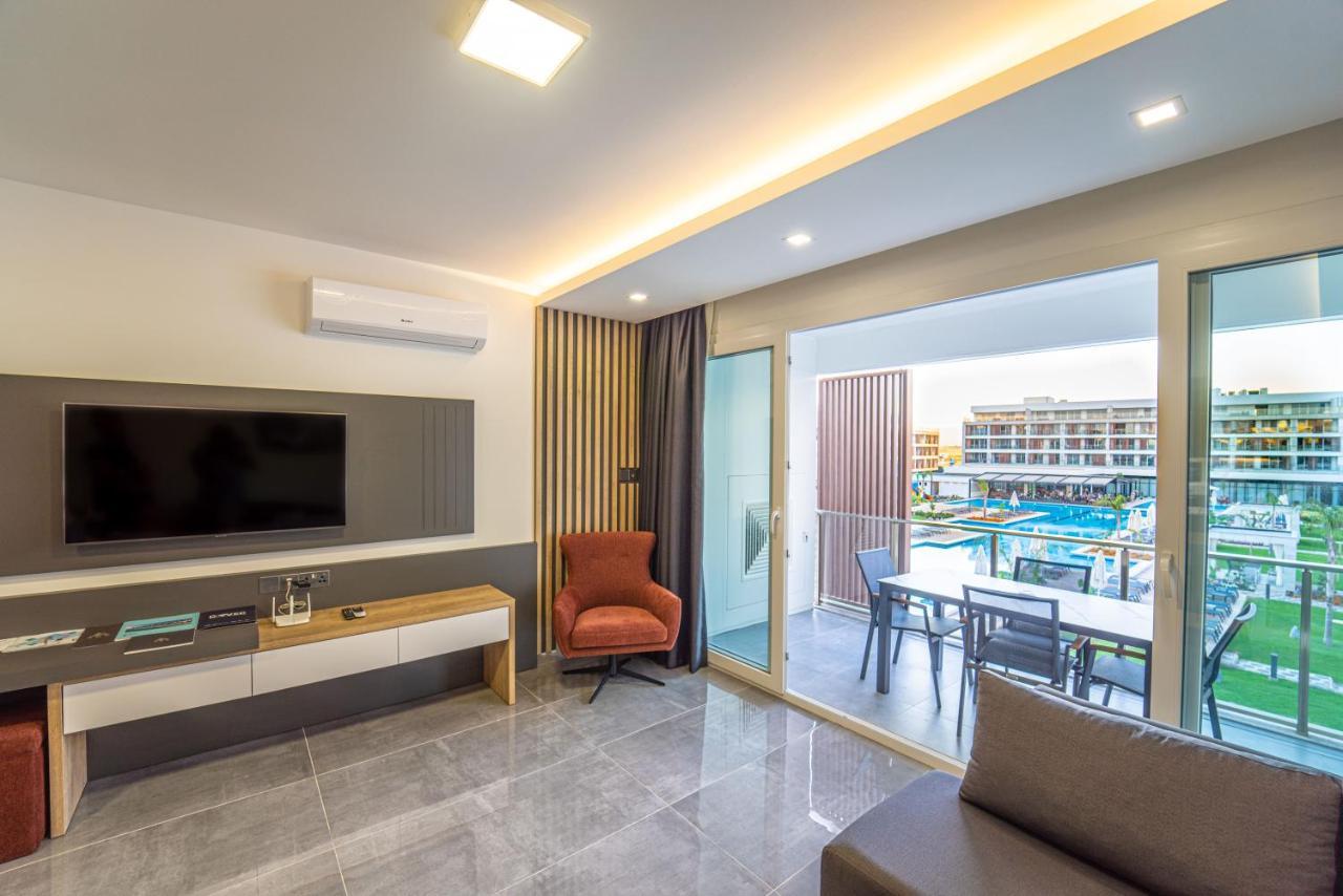 Courtyard Long Beach Holiday Resort Iskele District  المظهر الخارجي الصورة